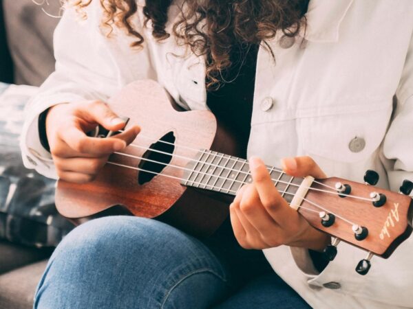 Cara Bermain Ukulele: Panduan Lengkap untuk Pemula Hingga Mahir