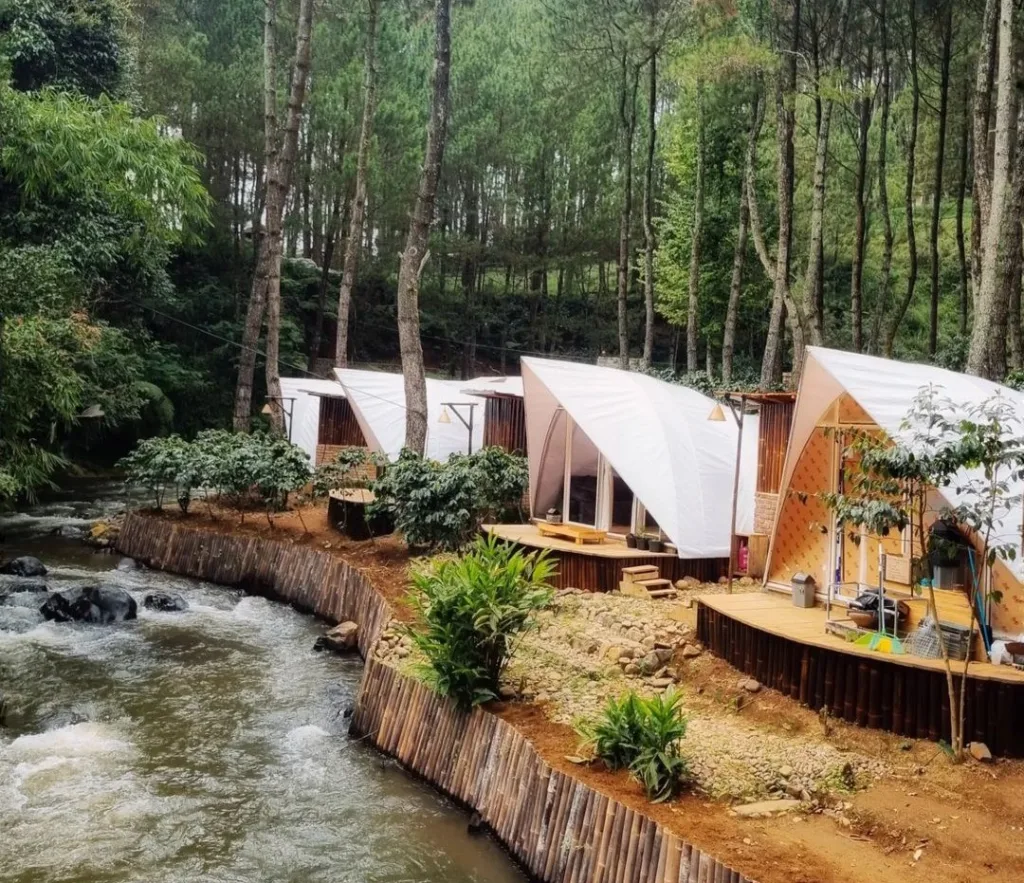 Glamping di Bandung: Menjelajahi Pesona Menginap Unik di Tengah Alam