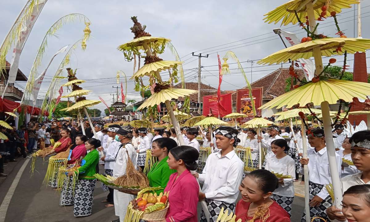 Menggali Kekayaan Adat Istiadat Suku Sunda: Tradisi, Filosofi, dan Kehidupan
