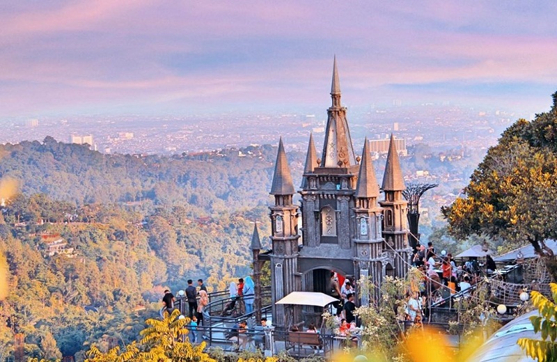 Menjelajahi Pesona Bandung: Destinasi Wisata Paling Hits yang Tak Pernah Pudar